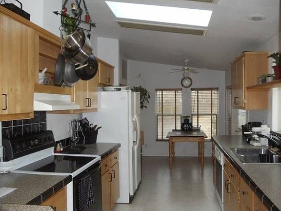 Kitchen with tile trim