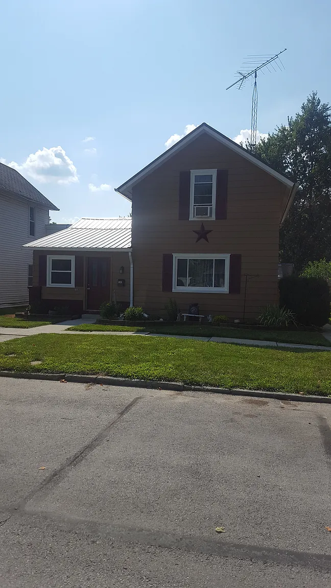 213 Rhodes Ave photo 1