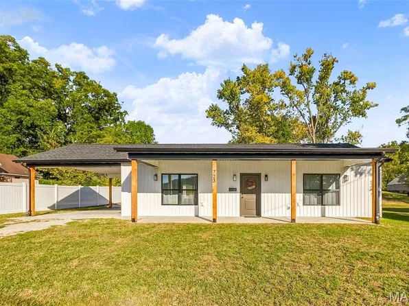 723 Broadway Ext, Elsberry, MO 63343