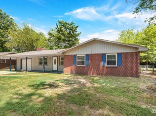924 W Bel Air Dr, Fayetteville, AR 72703