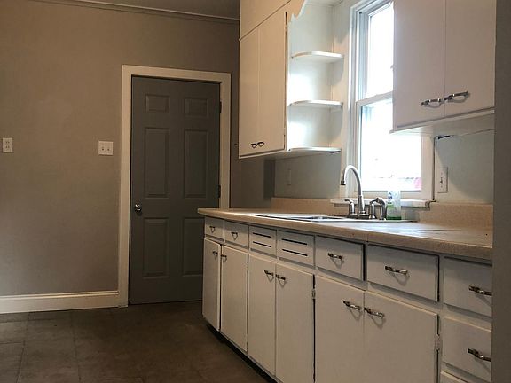 4th image of 216 Franklin Ave