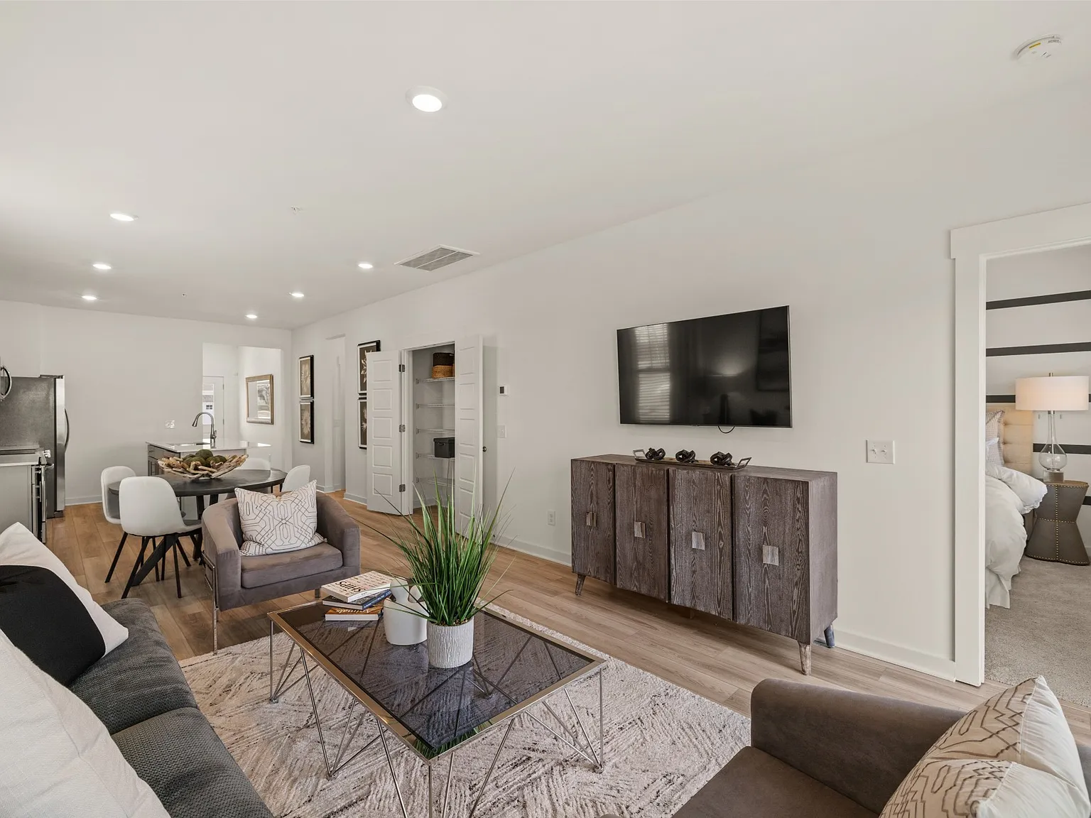 3 bed, 2.5 bath, 1729 sqft, $2,095 — Photo 4