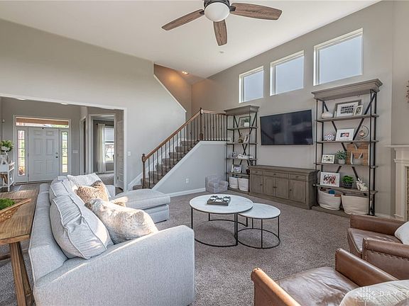 4th image of 397 Belleclaire Hl