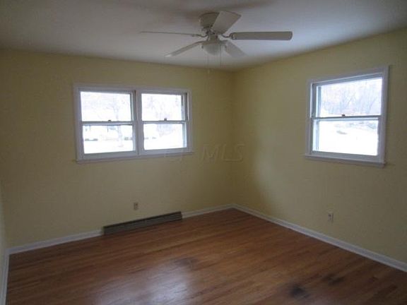 2nd image of 318 Knollwood Ct NE