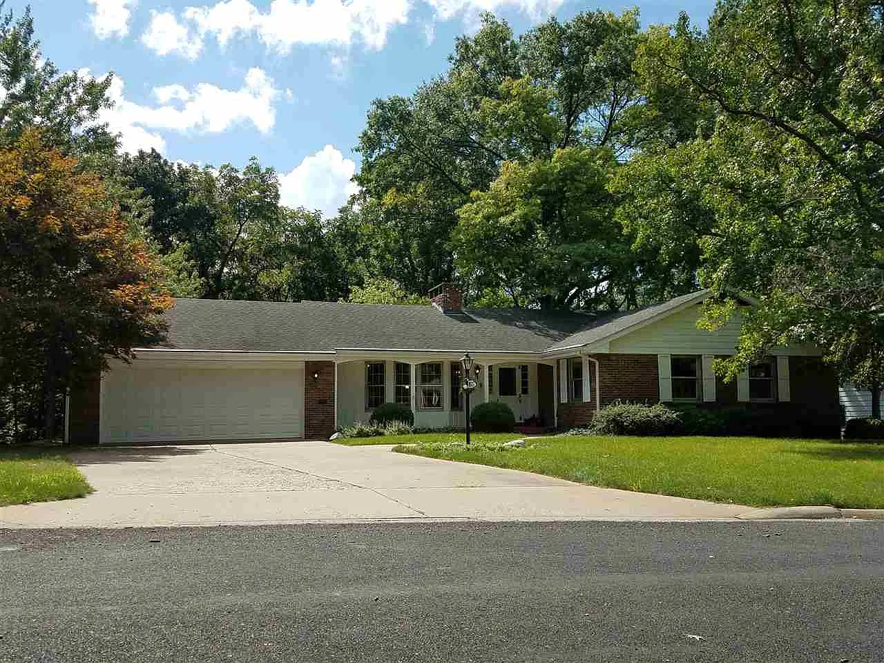 1018 W Oakglen Dr photo 1