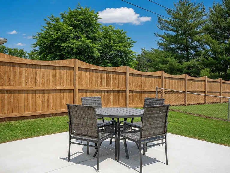 1553 Cove Ln — Photo 45