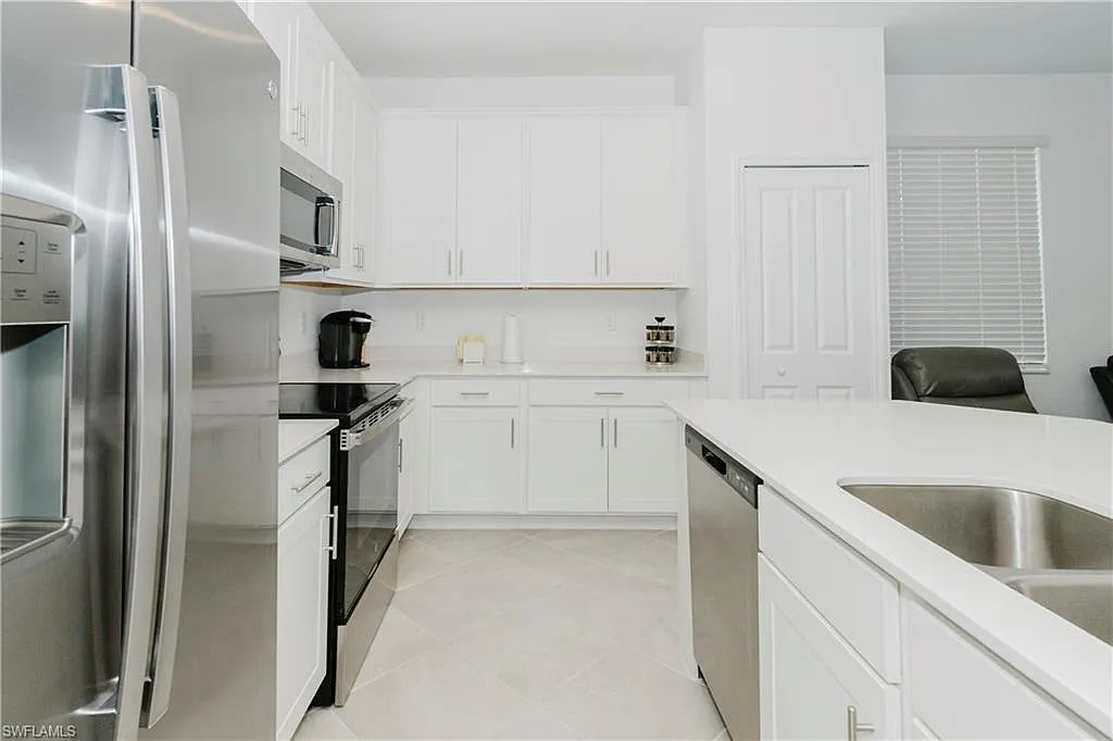 3 bed, 2.0 bath, 1301 sqft, $2,295 — Photo 4