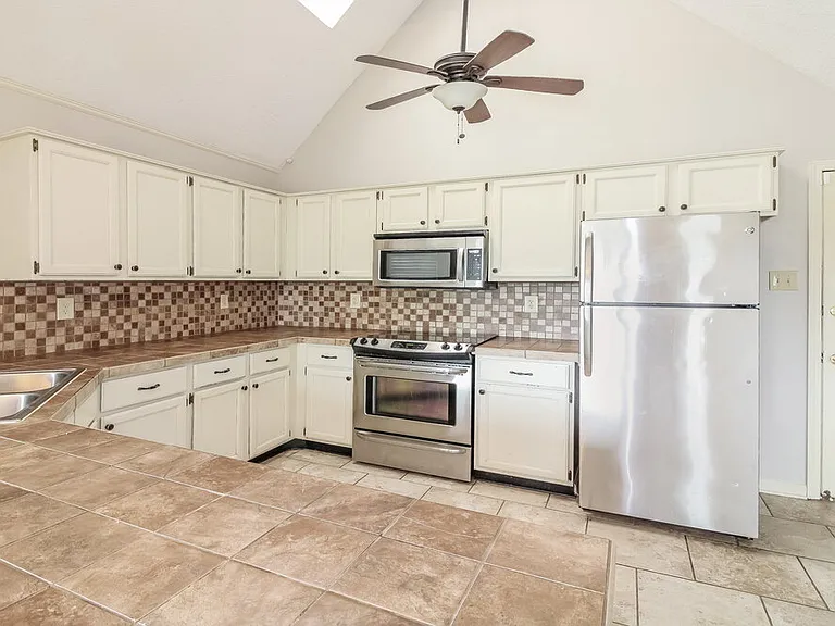 1104 Fox Trace Cv — Photo 6