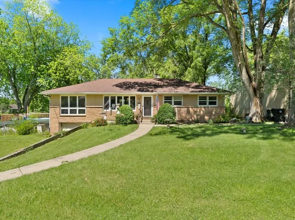 40210 N Lakeview Ave, Antioch, IL 60002