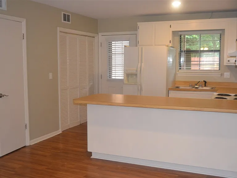 1290 High Rd — Photo 8