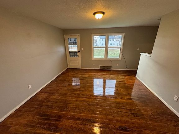 3rd image of 936-946 S Central Dr #940