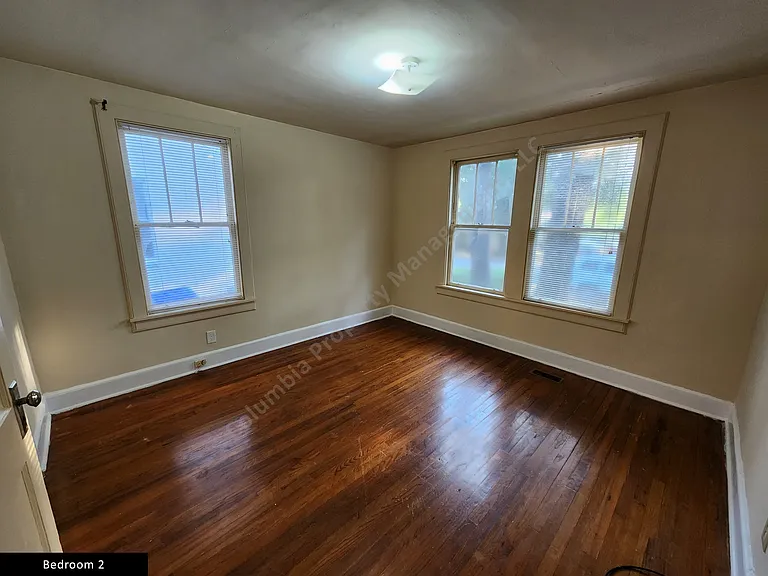 1419 McArthur Ave — Photo 6