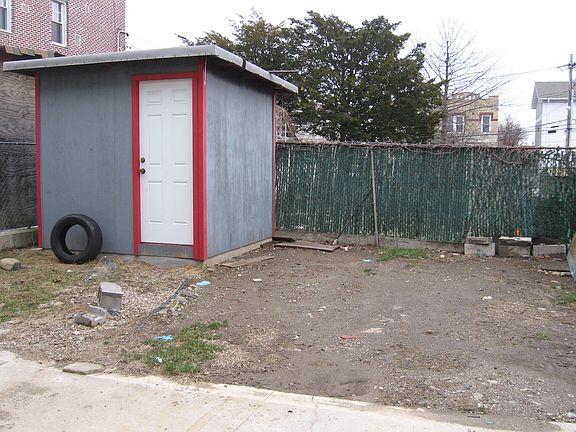 3rd image of 3212 Radcliff Ave