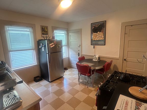 4th image of 5 W Bellflower St Floor 2