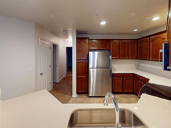 4th image of 2140 Palisade Blvd