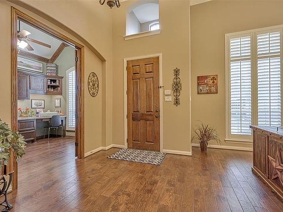 3rd image of 127 N Almondell Cir