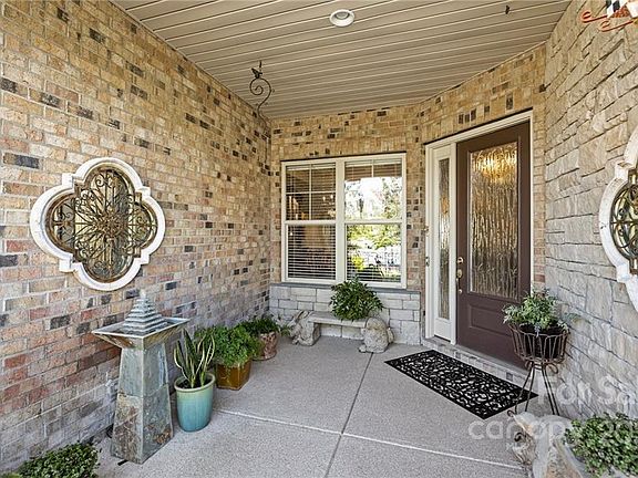 4th image of 1127 Gray Oak Ln