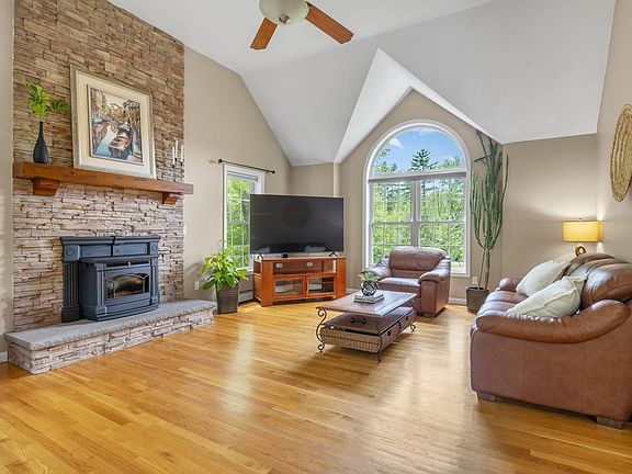 2nd image of 212 Oak Hill Road