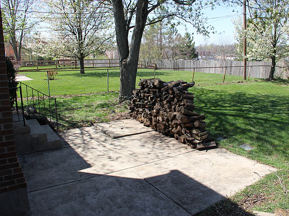 5th image of 2828 Campus Dr