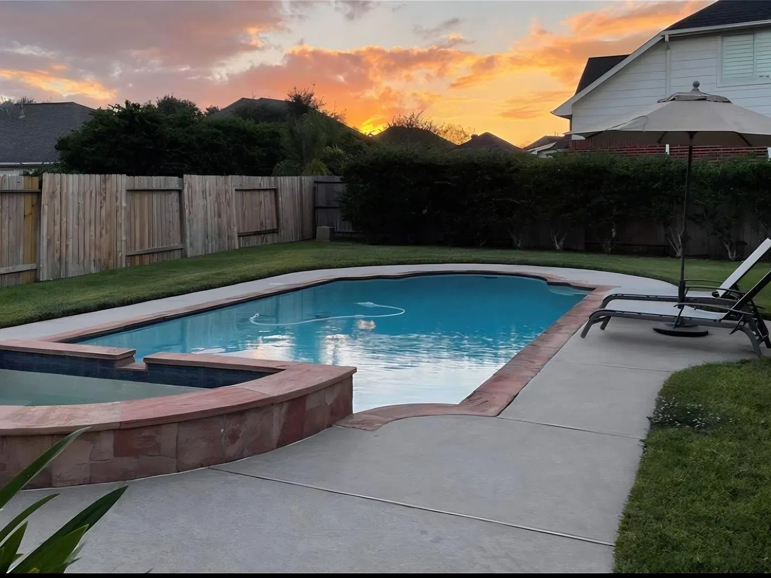5 bed, 4.0 bath, 3487 sqft, $3,900 — Photo 2