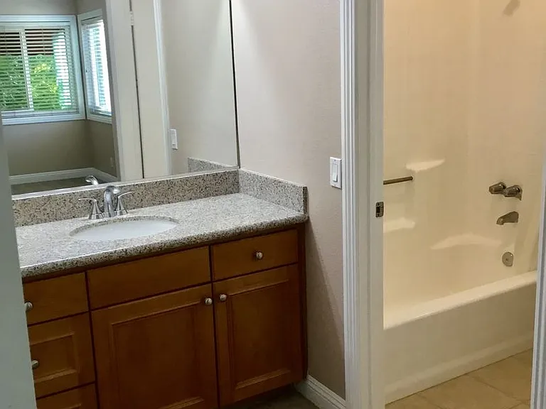 272 S Poplar Ave — Photo 12