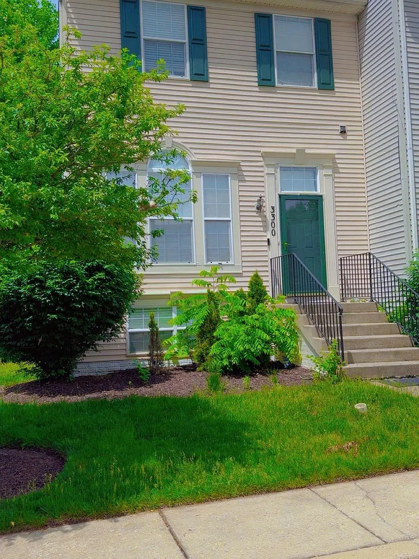 1 bed, 1.0 bath, 2090 sqft, $1,300 — Photo 2