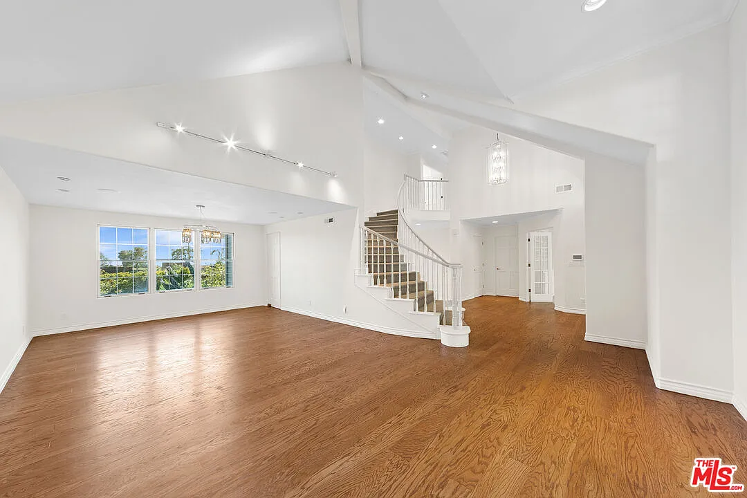 4 bed, 3.5 bath, 4000 sqft, $11,500 — Photo 4