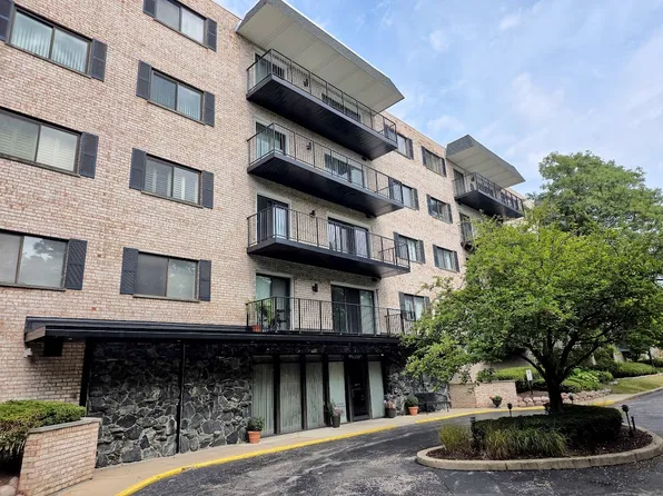 1S150 Spring Rd APT 5B, Oakbrook Terrace, IL 60181