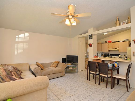 3rd image of 452 Winding Oak Ln