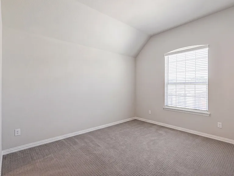 608 Artesian Dr — Photo 16