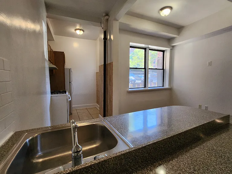 510 Riverdale Ave #1G — Photo 4