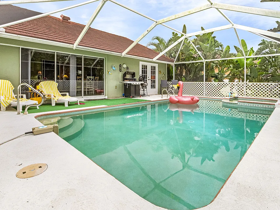 8549 S Lake Cir