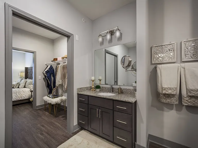 Sheffield Master Bathroom at The Ivy