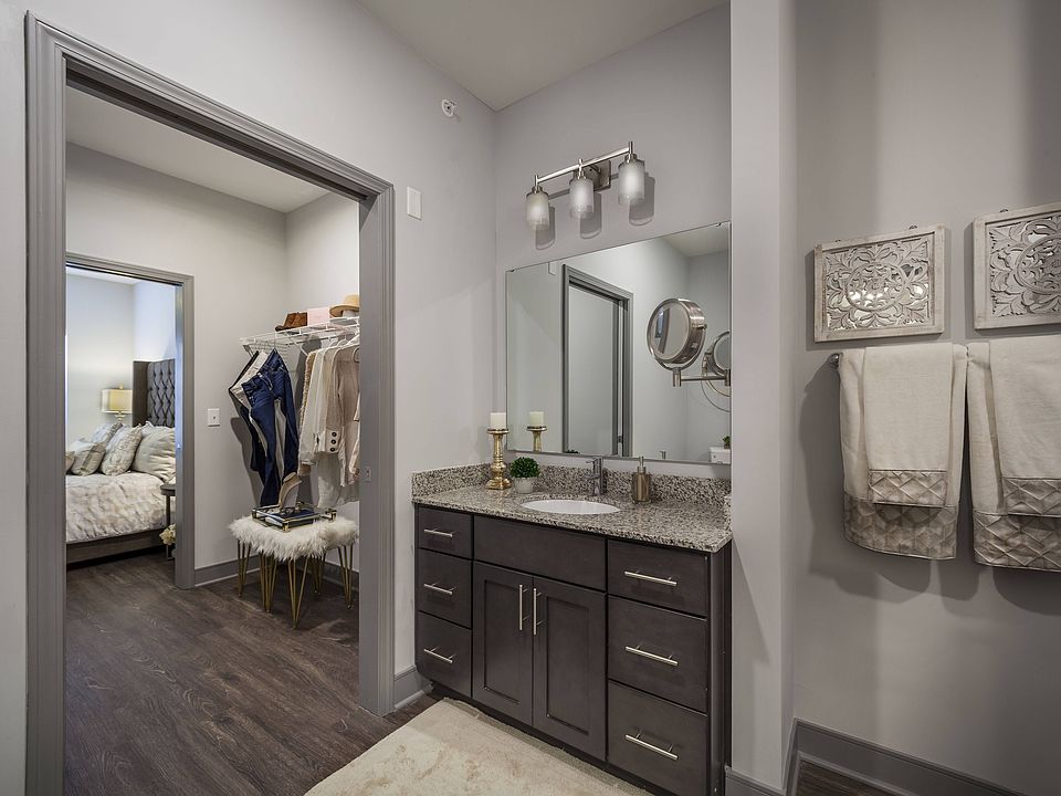 Sheffield Master Bathroom at The Ivy