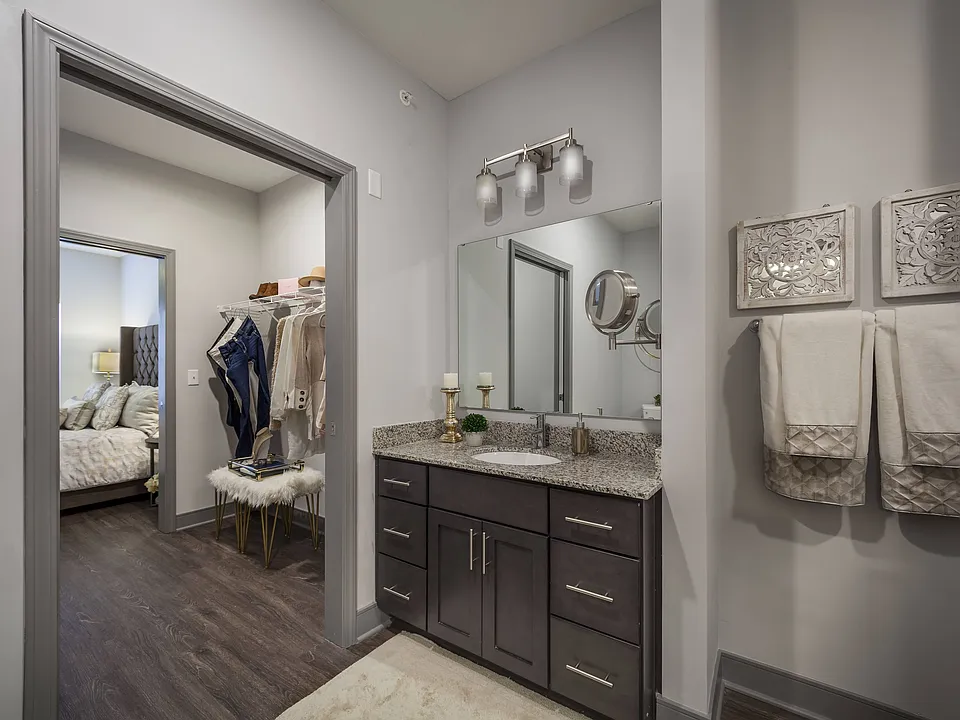 Sheffield Master Bathroom at The Ivy