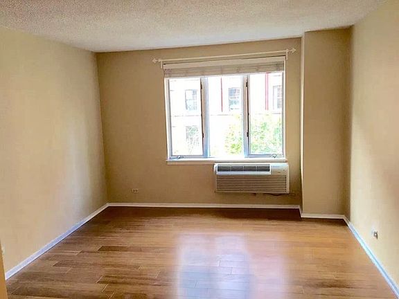 2nd image of 801 S Plymouth Ct APT 319