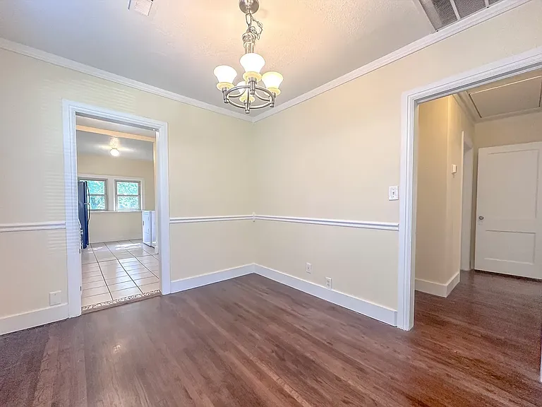 219 S Florence Ave — Photo 5