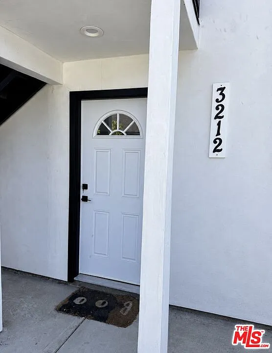 2 bed, 2.0 bath, 800 sqft, $3,800 — Photo 2