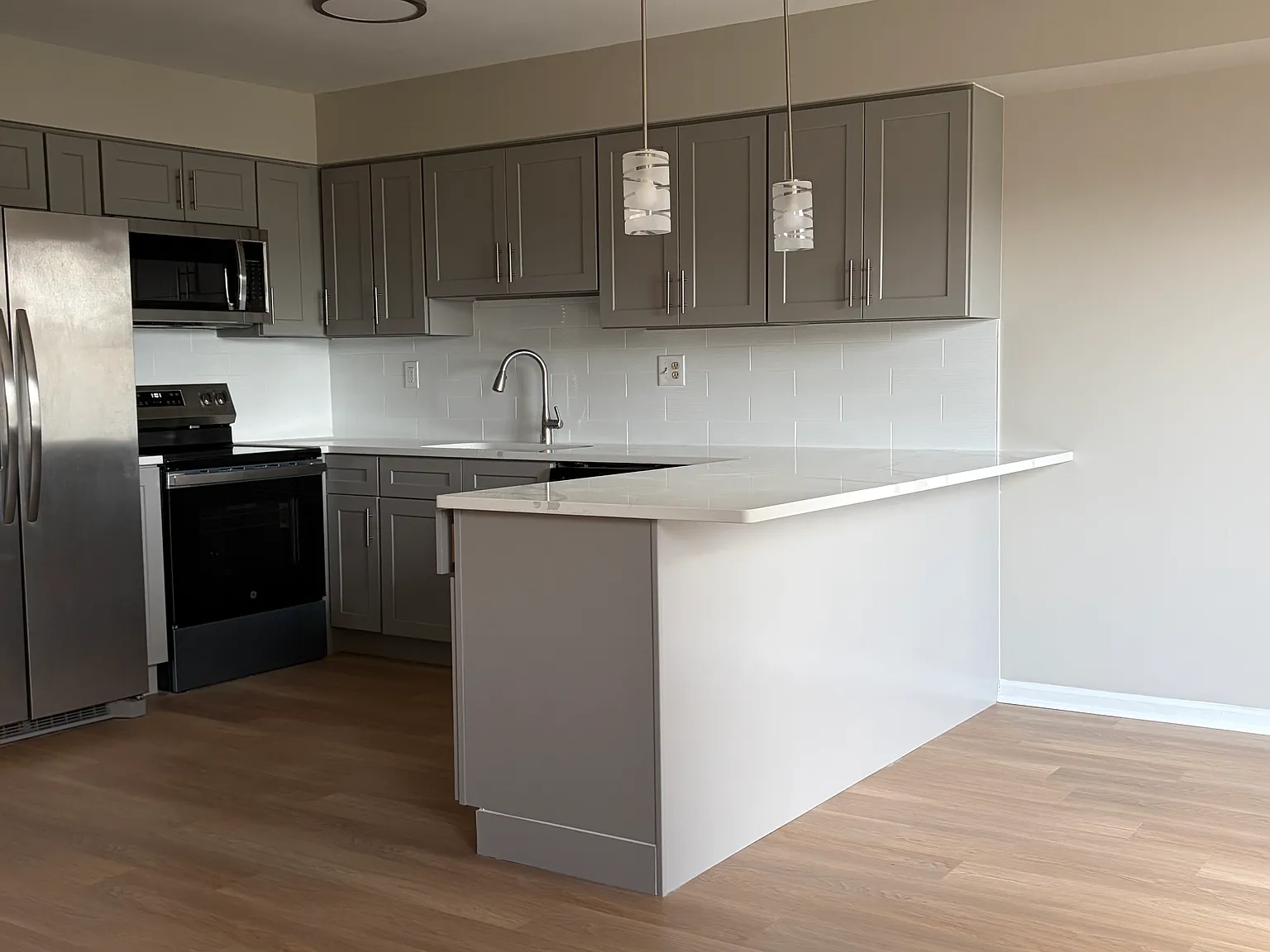 4 bed, 1930 sqft, $2,950 — Photo 3