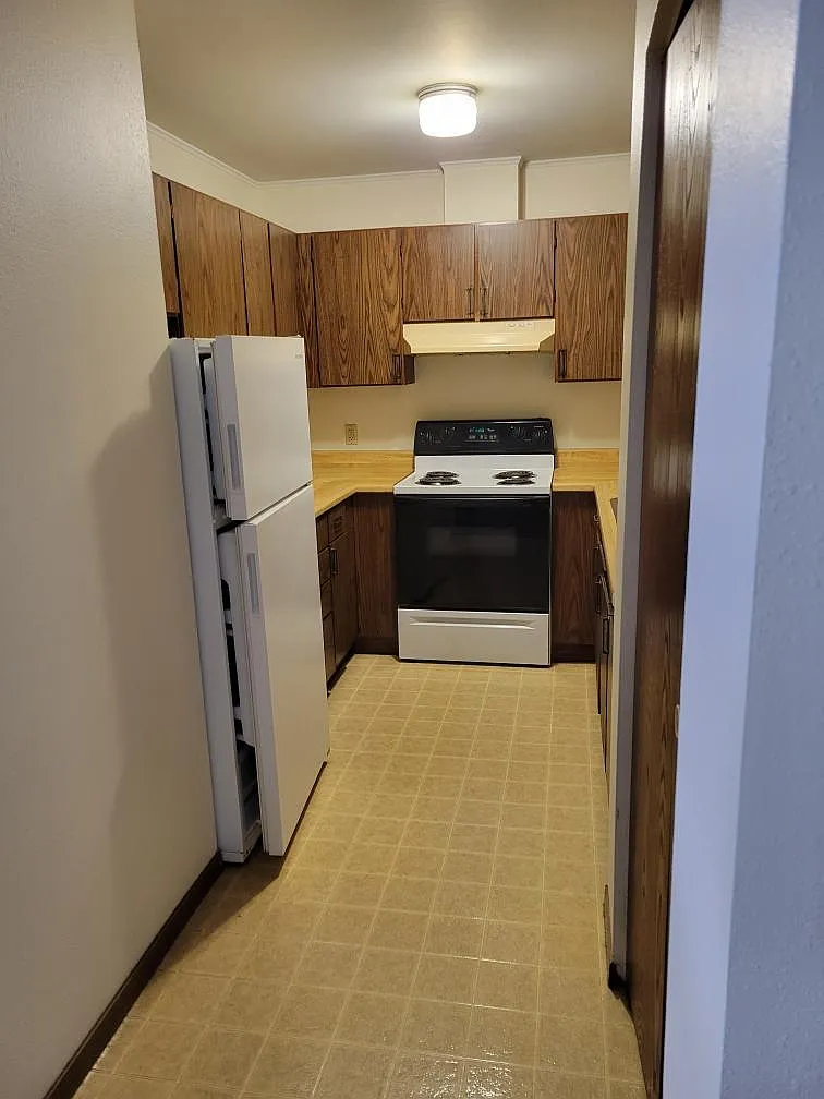 2 bed, $676 — Photo 2