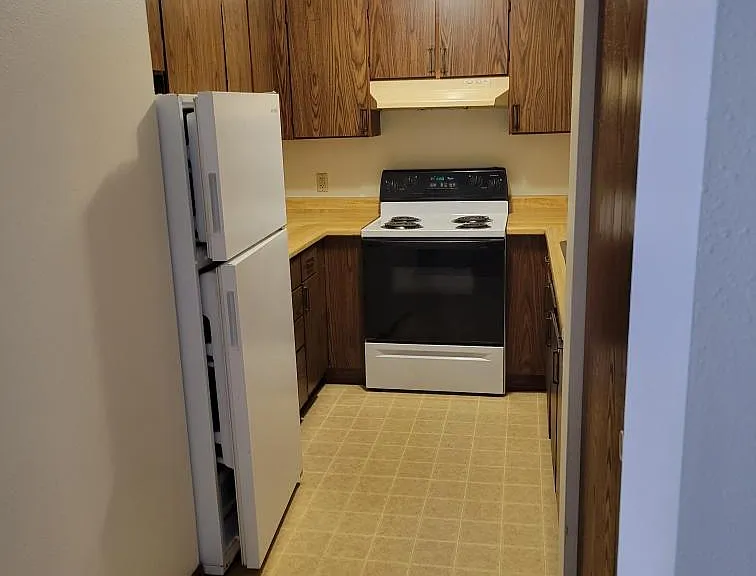 120 S Well St #10 — Photo 2