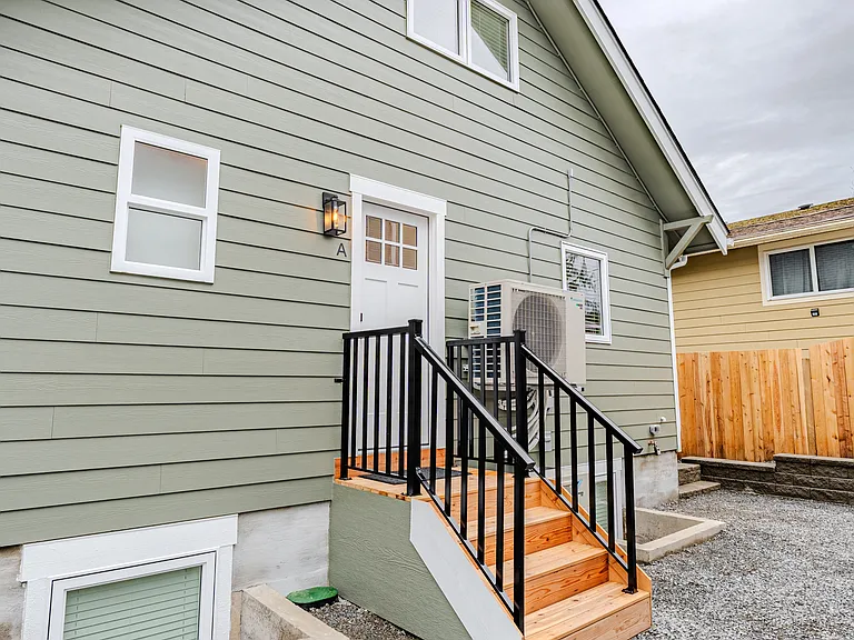 Oakes Ave — Photo 2