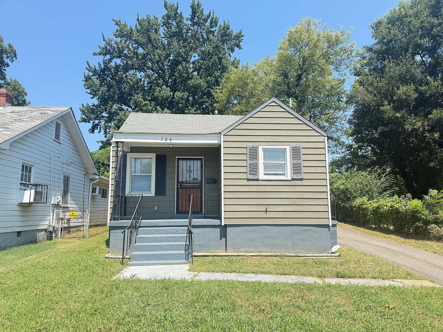 328 W Waldorf Ave — Photo 1