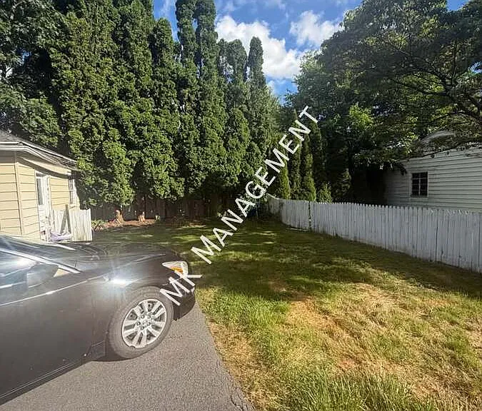 571 Charles Ave — Photo 18