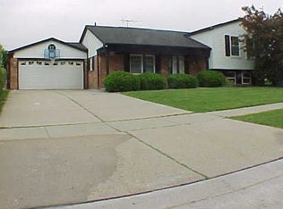 42035 Ridge Rd W, Novi, MI 48375