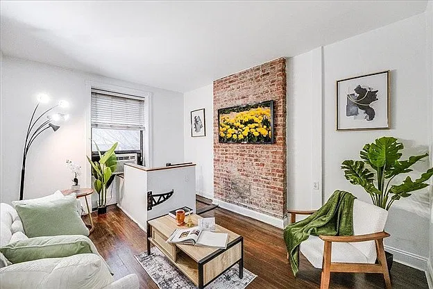 2 bed, 906 sqft, $4,200 — Photo 4