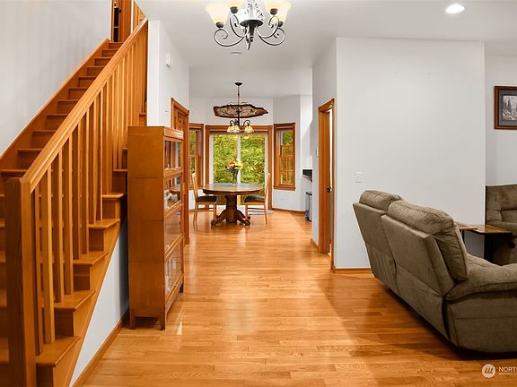 5th image of 9517 208th Ave E