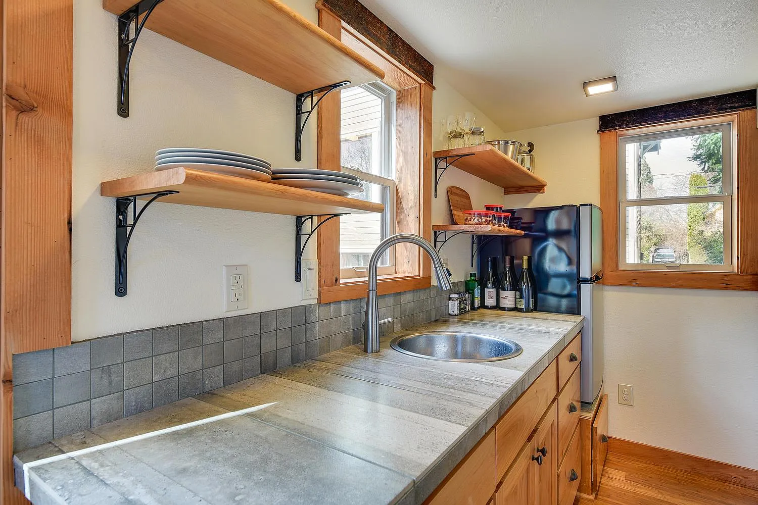 Studio, 300 sqft, $950 — Photo 4
