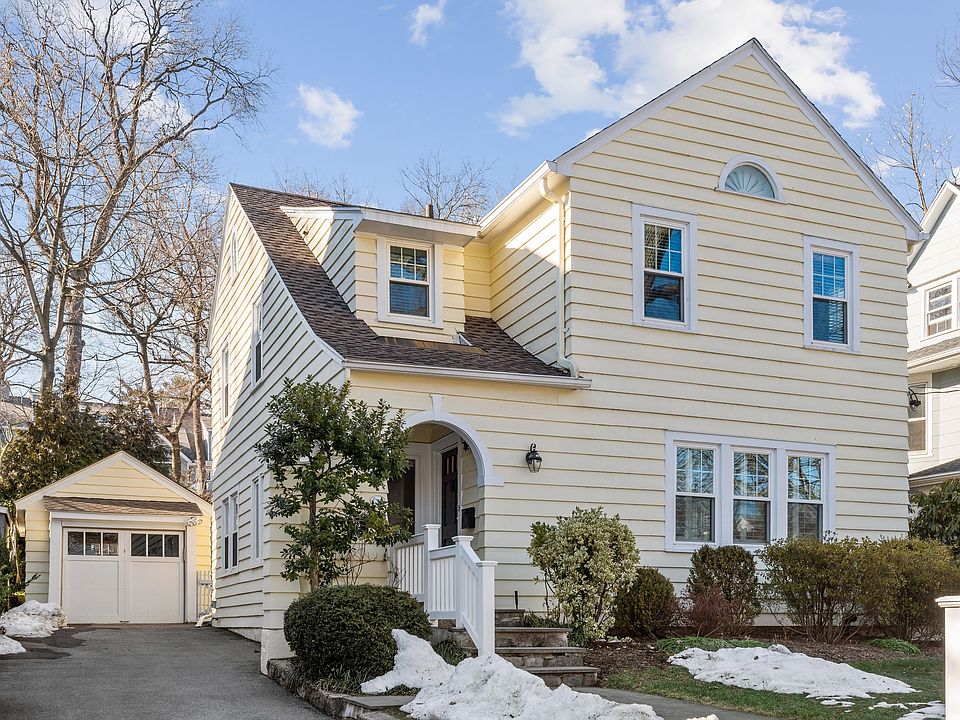32 Forest Park Avenue