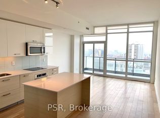210 Simcoe St #1904, Toronto, ON M5T 0A9